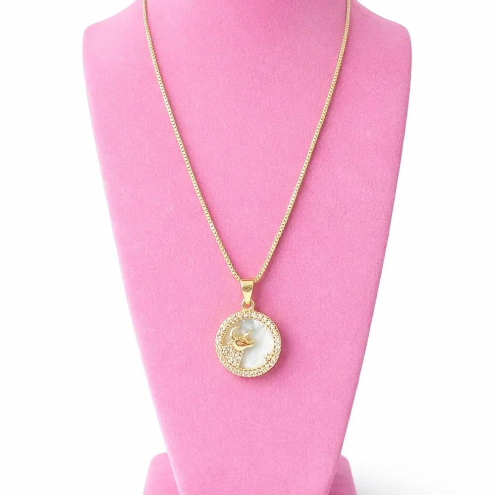Elegant Gold Pendant Necklace - Picture 3 of 3